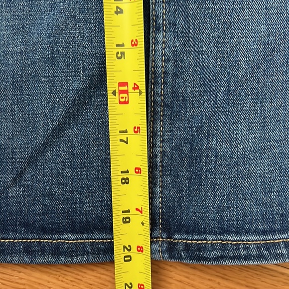 Banana Republic NWT Classic Denim Jean Skirt. Size 2P. - Picture 10 of 13